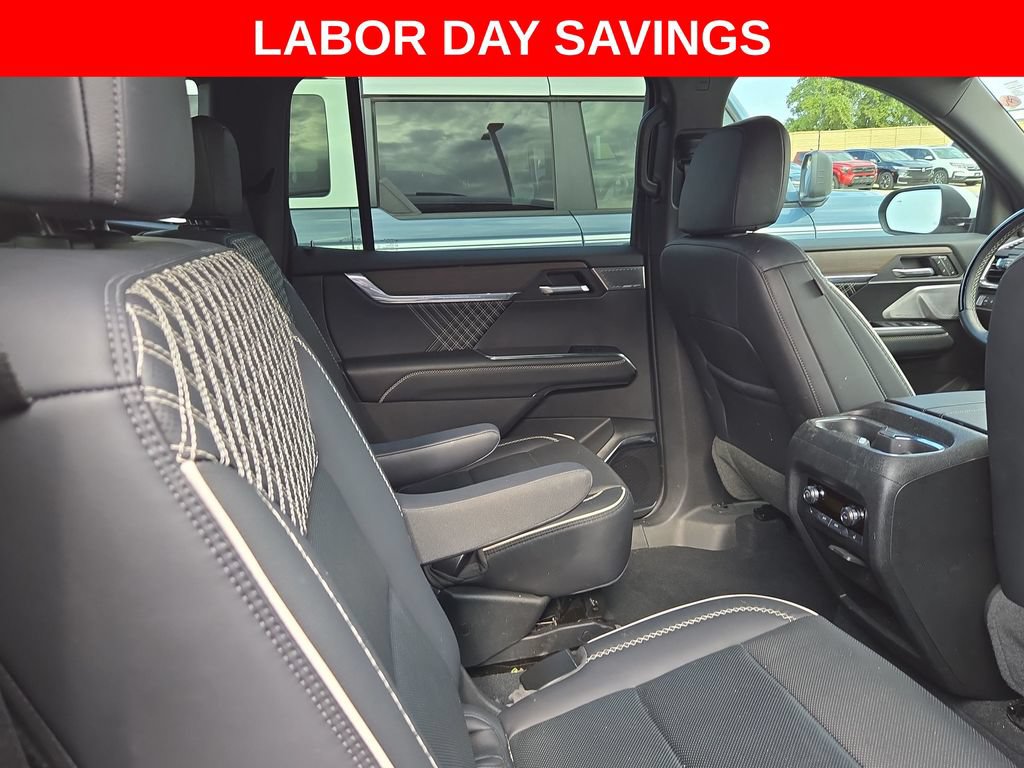 Used 2025 GMC Acadia Denali w/ Super Cruise Package FWD image 23