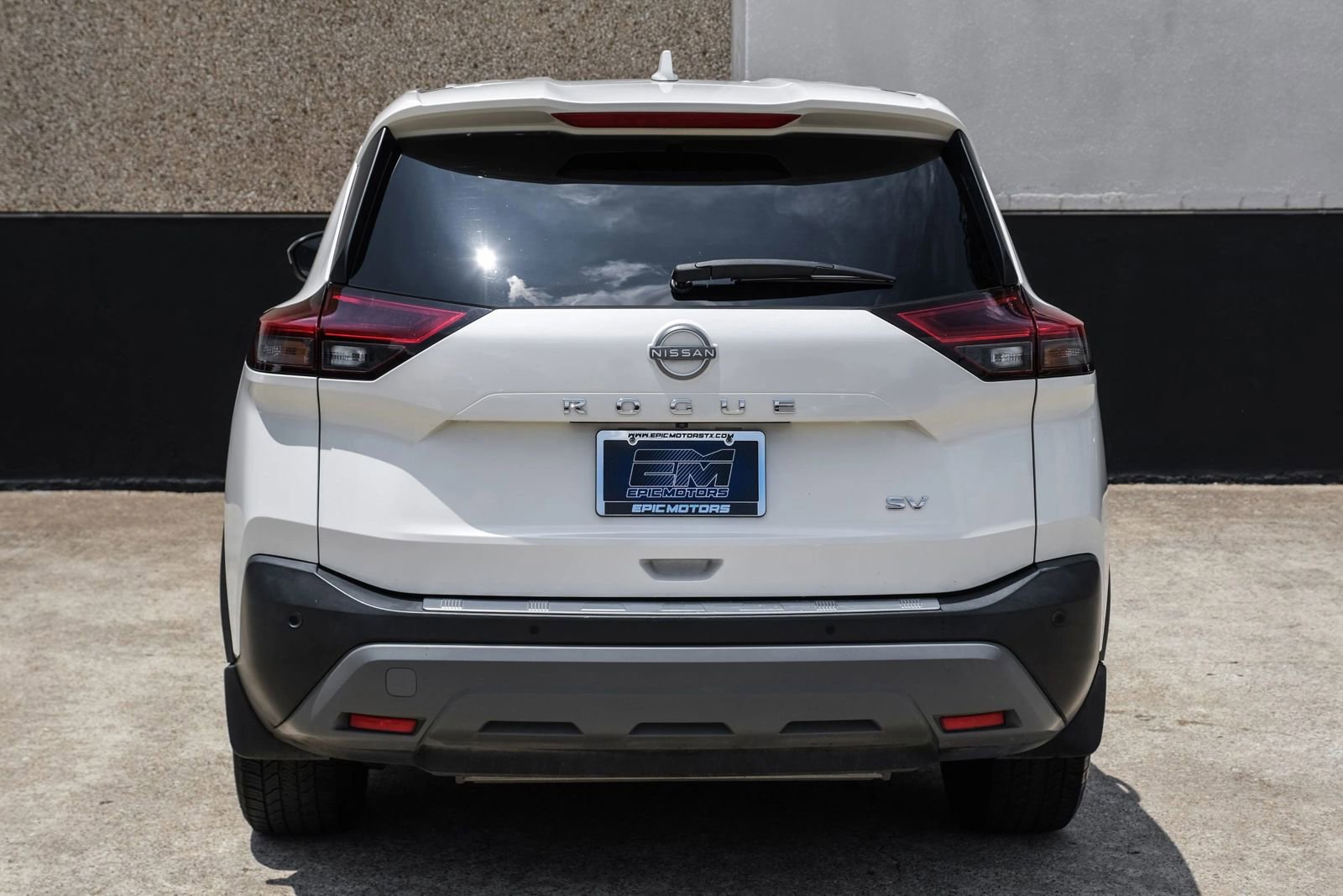 Used 2023 Nissan Rogue SV FWD image 8