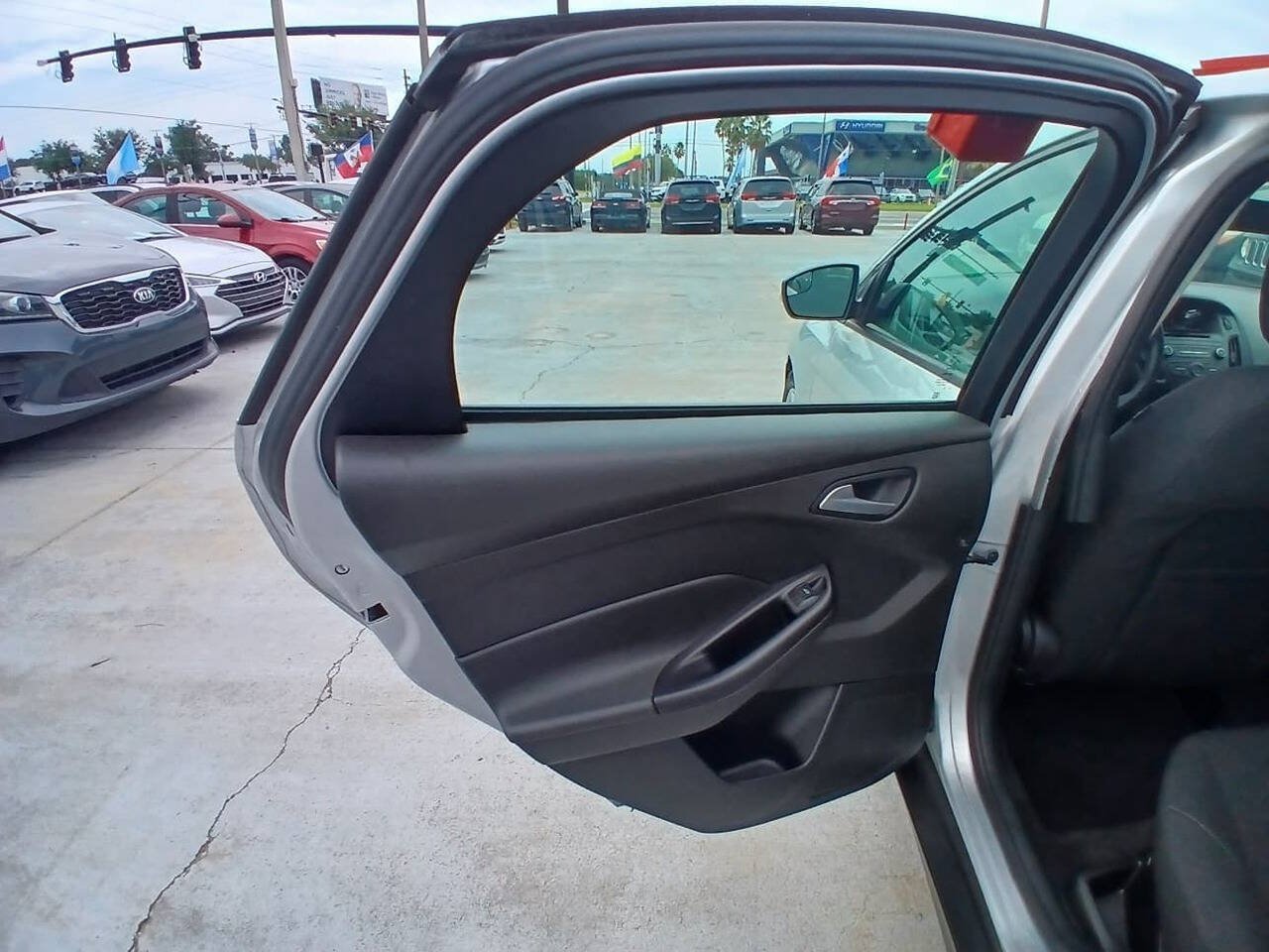 Used 2016 Ford Focus SE FWD image 8