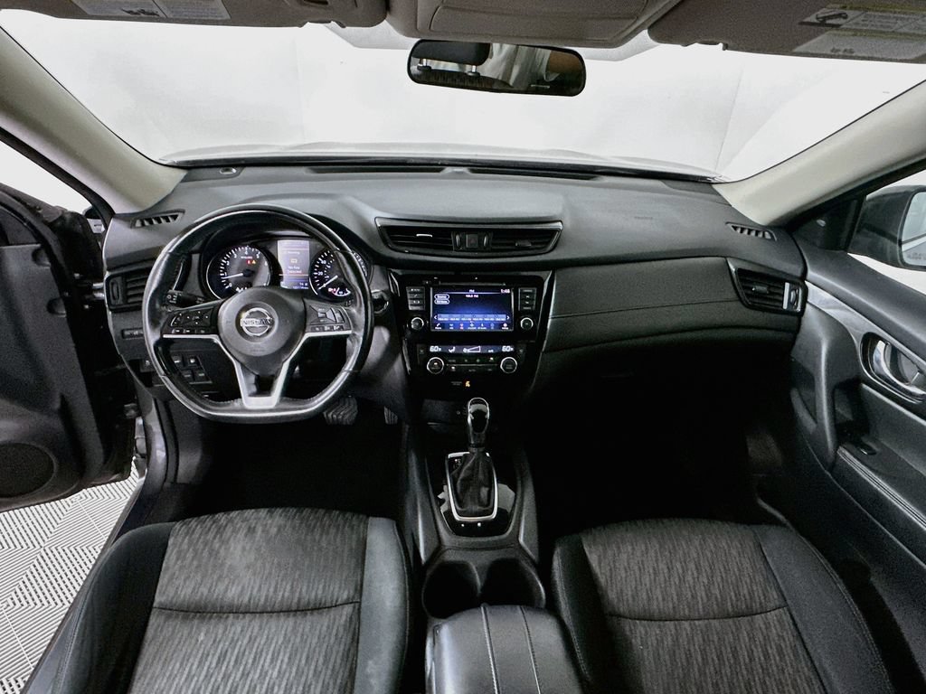 Used 2018 Nissan Rogue SV AWD/4WD image 3