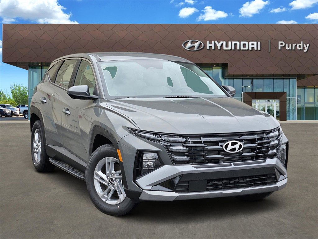 Used 2025 Hyundai Tucson SE image 1