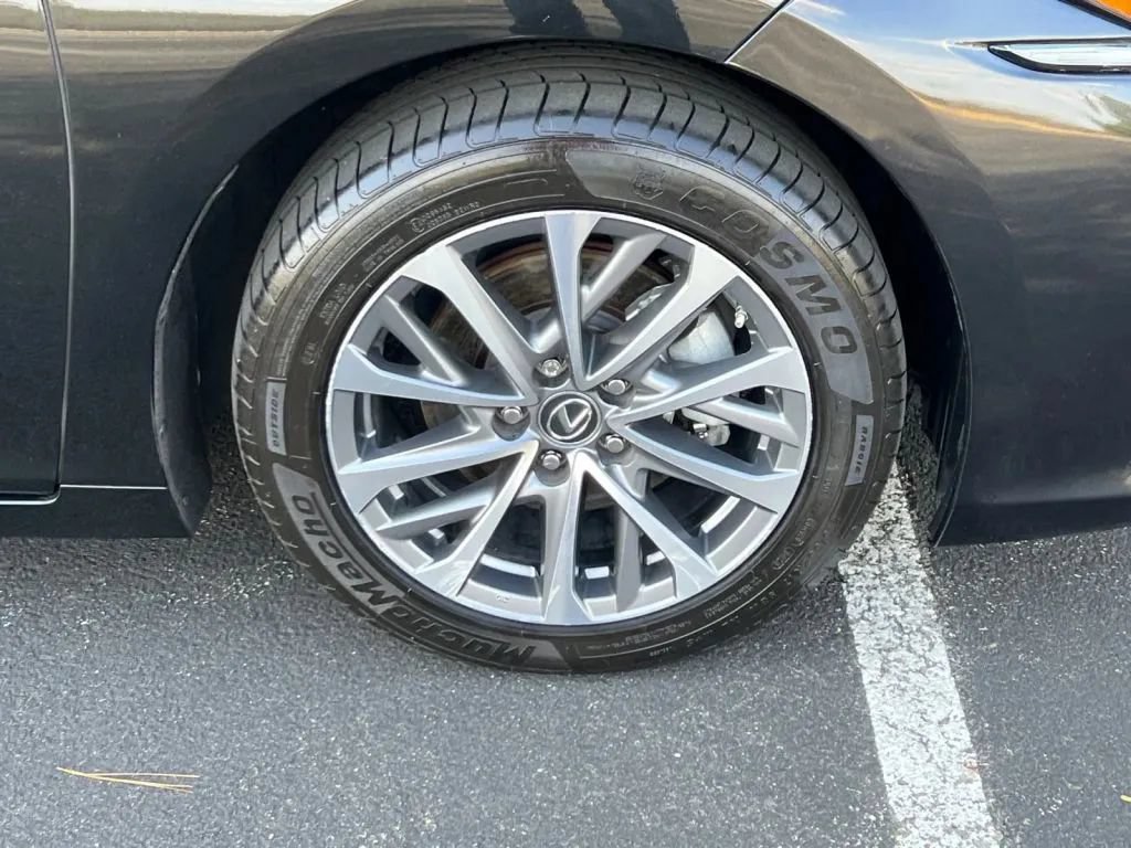 Used 2023 Lexus ES 350 w/ Accessory Package (Z1) FWD image 34