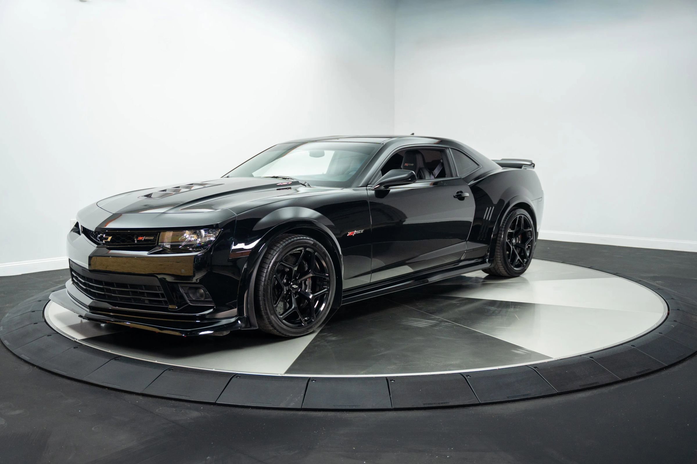 Used 2015 Chevrolet Camaro Z/28 image 1