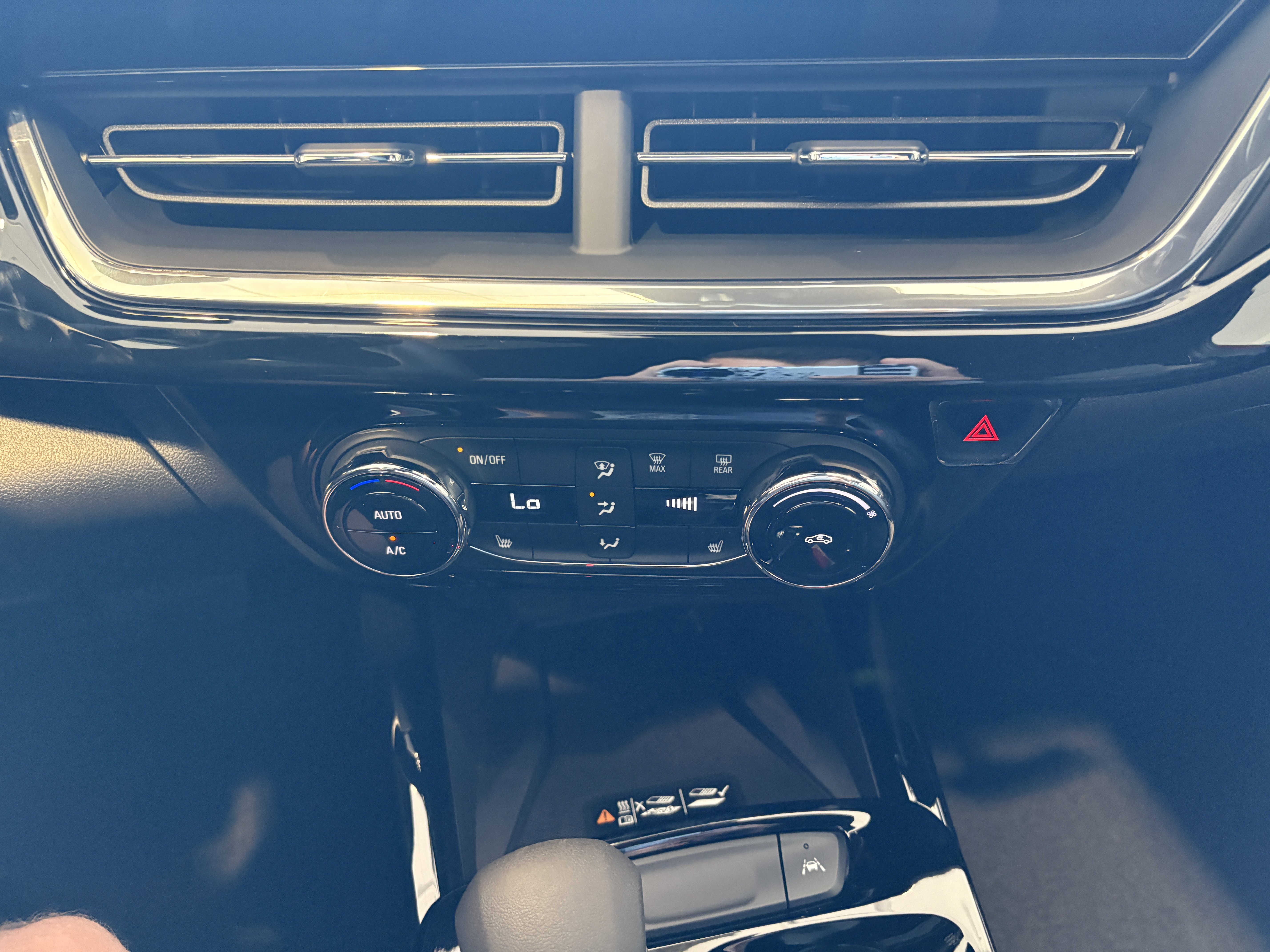 New 2026 Chevrolet Trax RS w/ Sunroof Package image 19