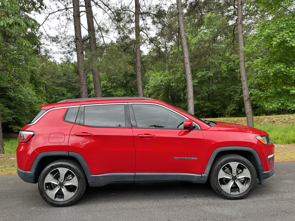 Used 2018 Jeep Compass Latitude w/ Popular Equipment Group FWD image 11
