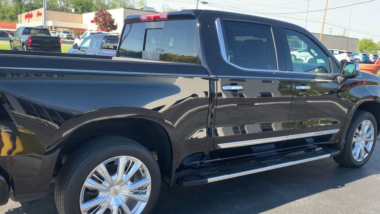 Certified 2023 Chevrolet Silverado 1500 High Country w/ High Country Premium Package AWD/4WD image 8