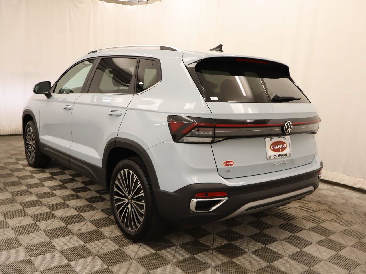 New 2026 Volkswagen Taos SE FWD image 3
