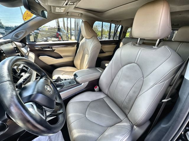 Used 2020 Toyota Highlander Limited image 19