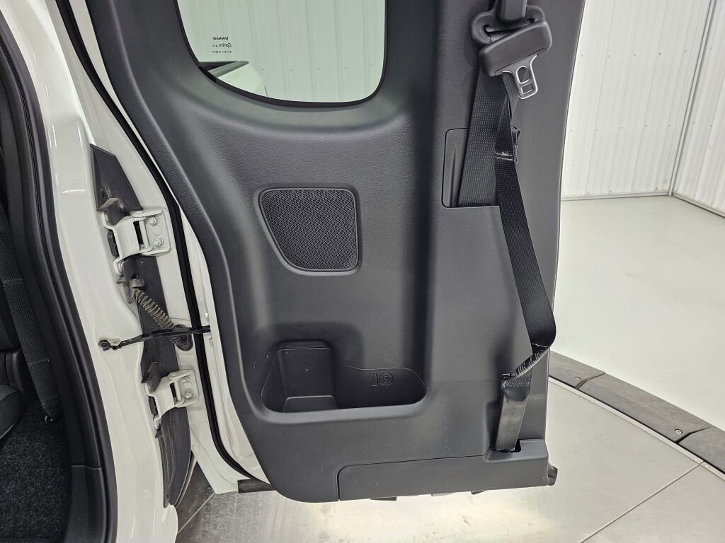 Used 2025 Nissan Frontier S image 31