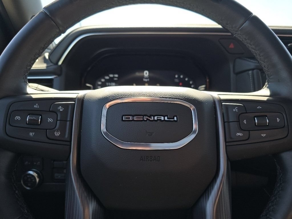 Used 2024 GMC Yukon Denali Ultimate AWD/4WD image 32