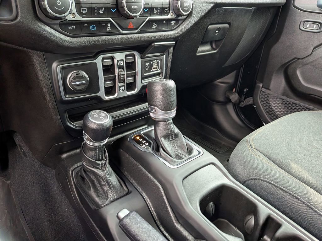 Used 2024 Jeep Wrangler Unlimited w/ Convenience Group AWD/4WD image 19