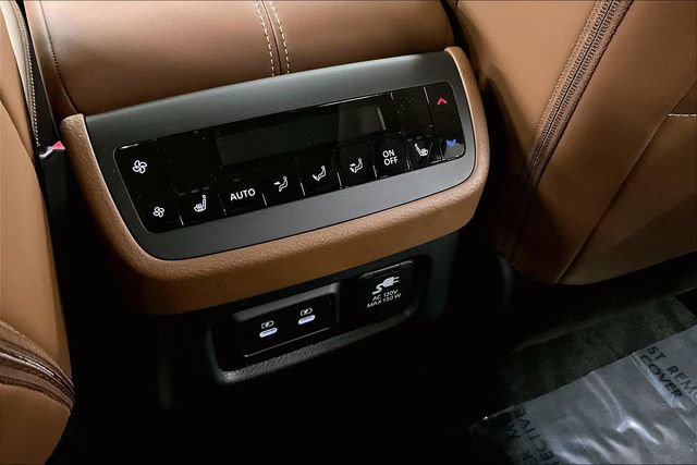 New 2026 Nissan Pathfinder Platinum w/ Cargo Package AWD/4WD image 22