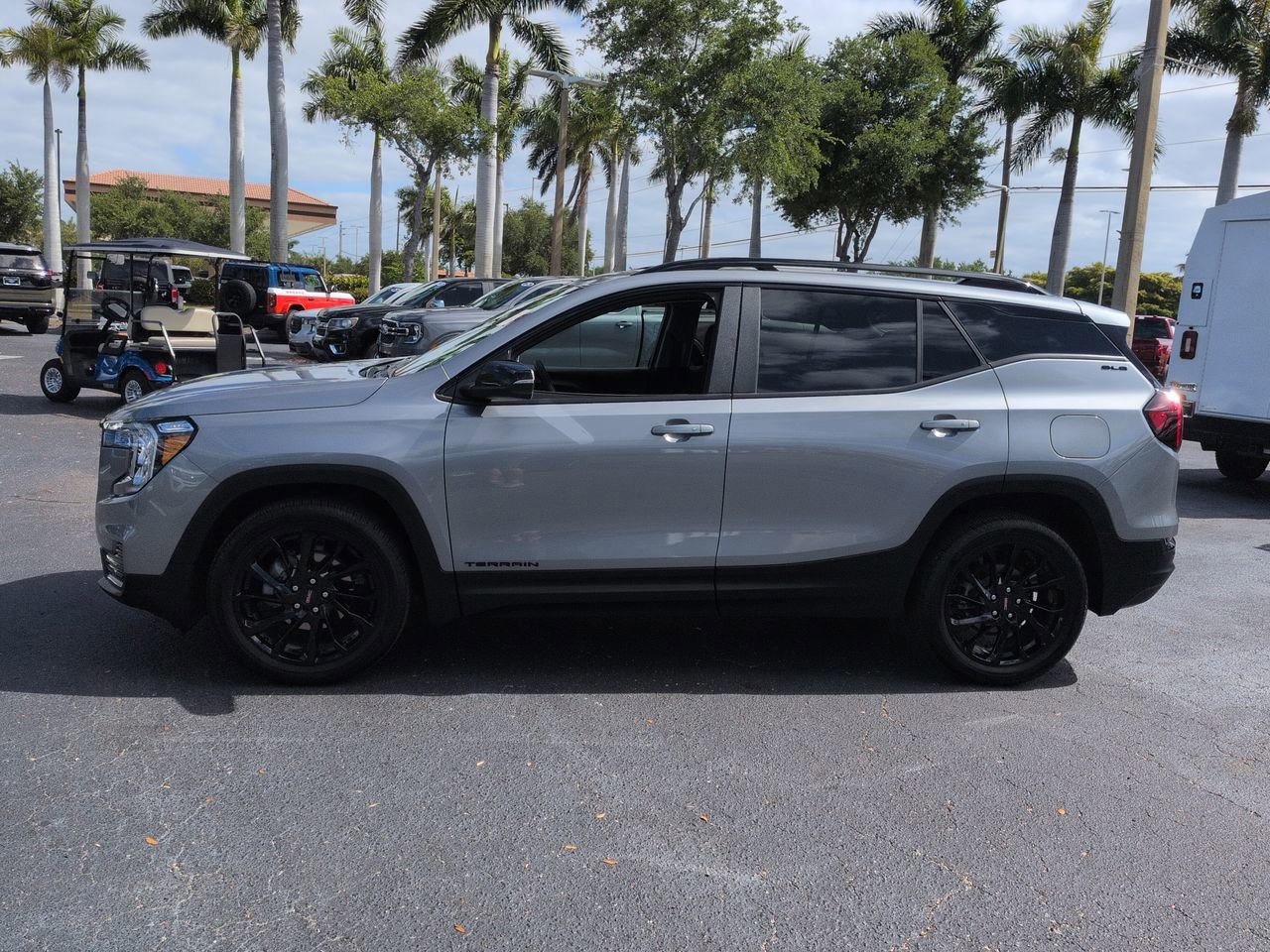 Used 2024 GMC Terrain SLE w/ Driver Convenience Package FWD image 7