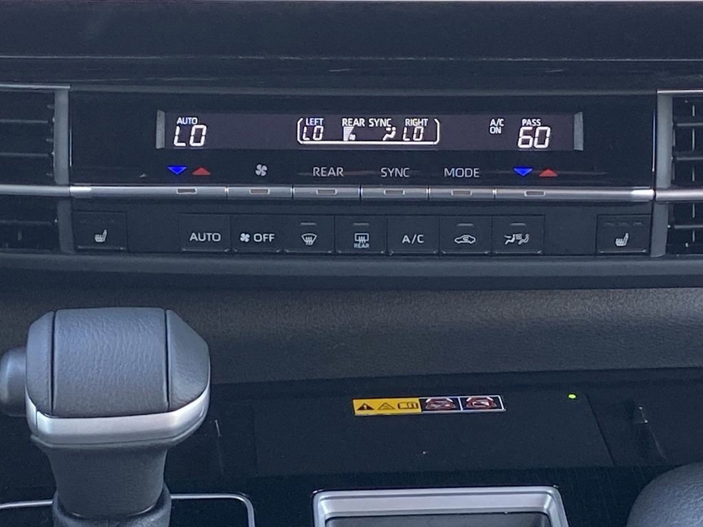 Certified 2025 Toyota Sienna XLE Woodland Edition image 30