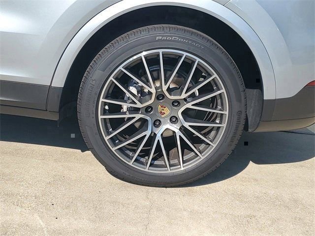 Used 2021 Porsche Cayenne AWD/4WD image 12