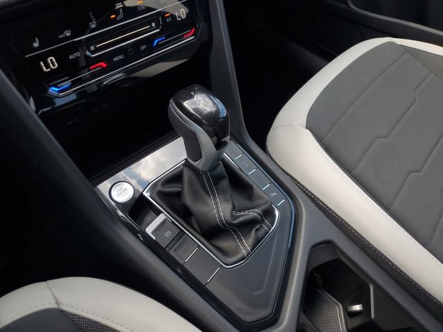 Certified 2025 Volkswagen Taos SE w/ Panoramic Sunroof Package FWD image 28