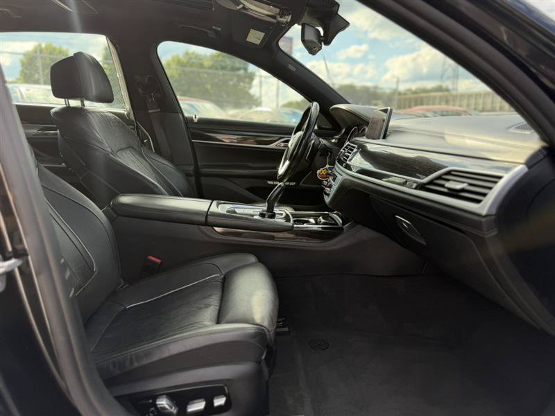 Used 2018 BMW 750i RWD image 27