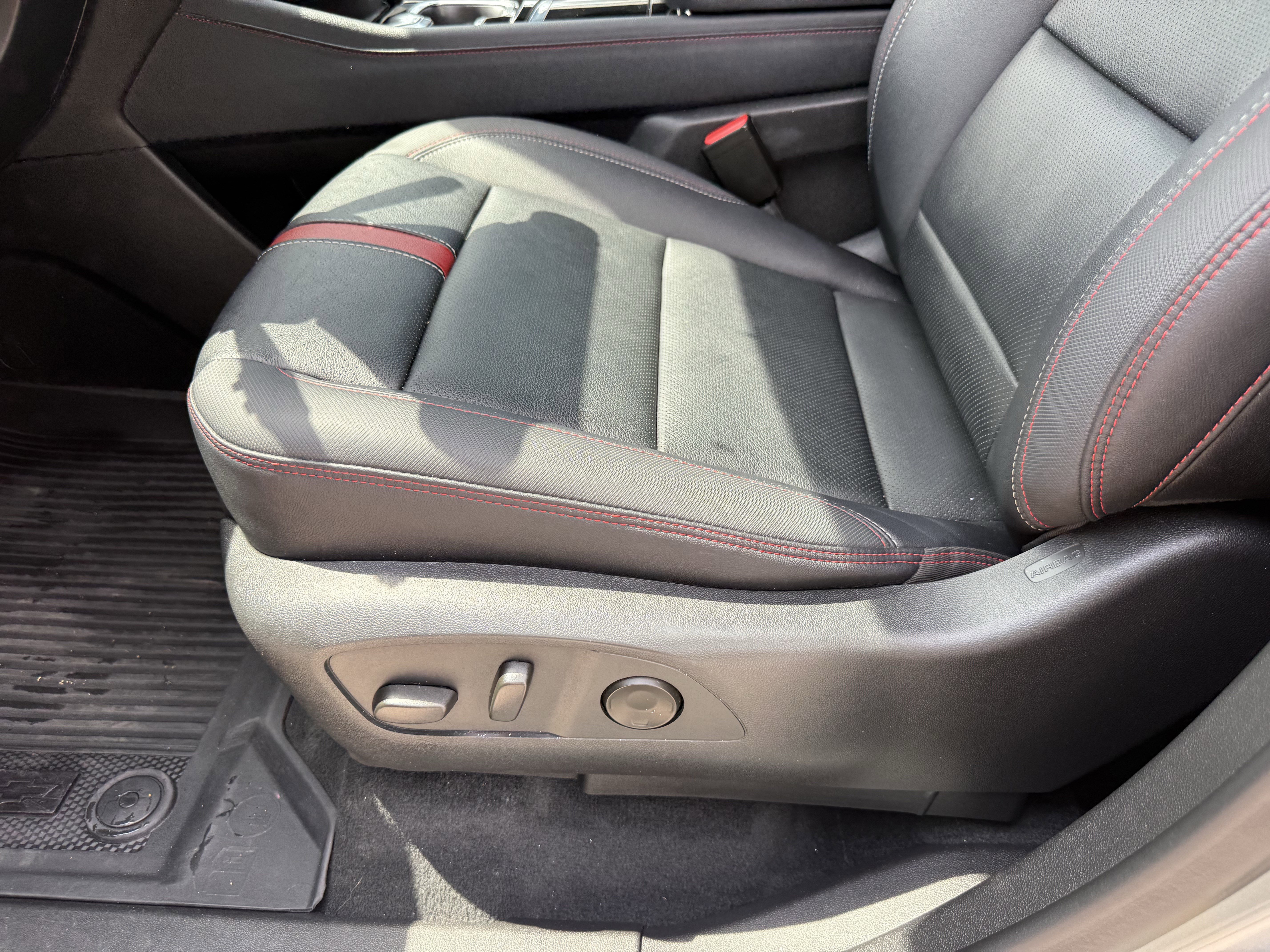 Used 2024 Chevrolet Traverse RS w/ LPO, Floor Liner Package image 28
