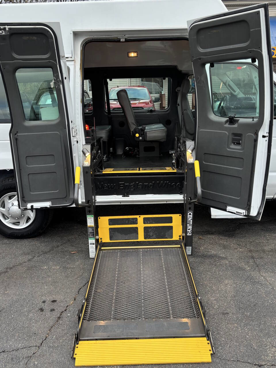 Used 2011 Ford E-250 and Econoline 250 Extended w/ PWR Group image 17