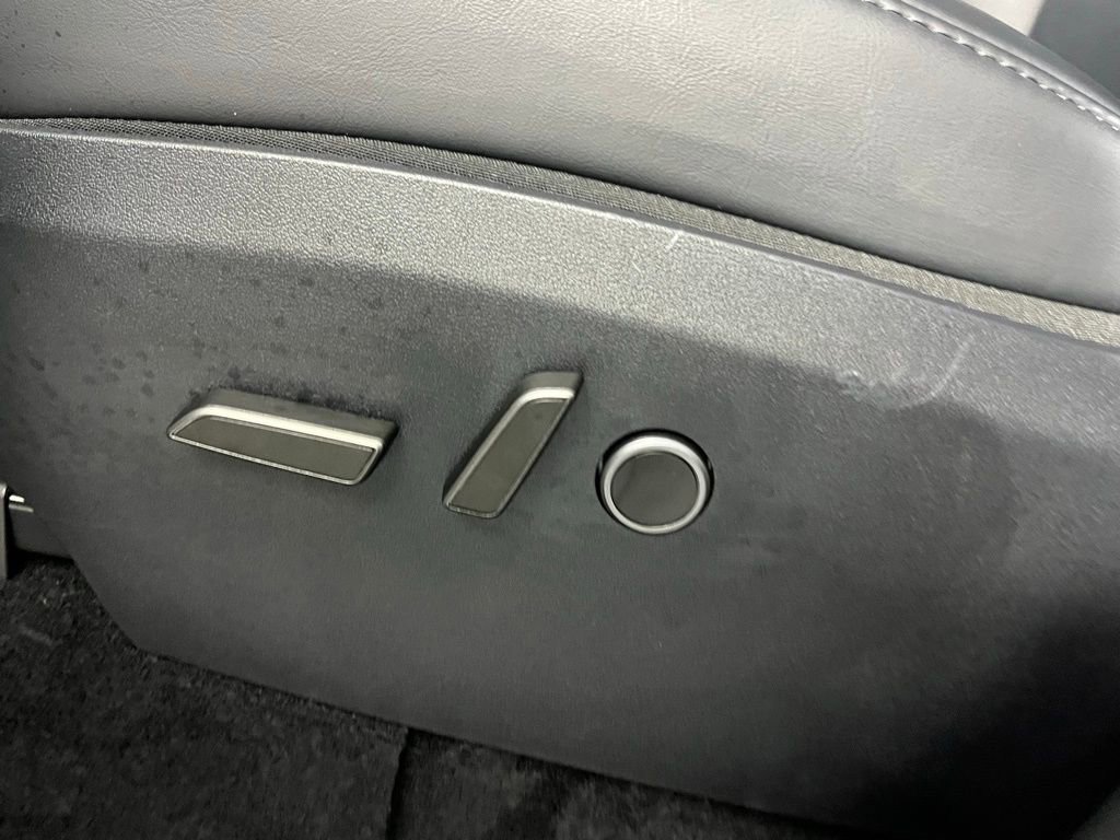 Used 2025 Tesla Model Y Long Range image 24