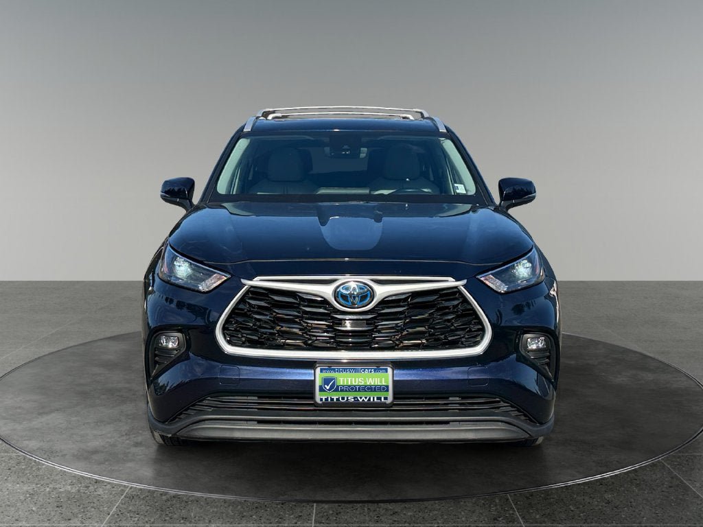 Used 2022 Toyota Highlander XLE AWD/4WD image 2