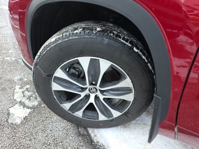 Used 2026 Toyota Highlander XLE image 33