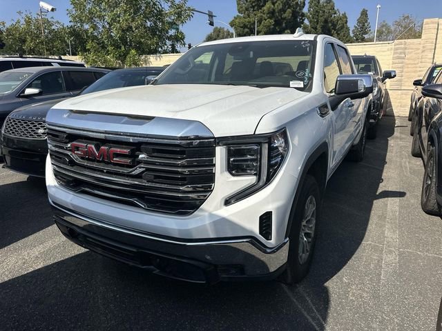 Used 2025 GMC Sierra 1500 SLT image 2