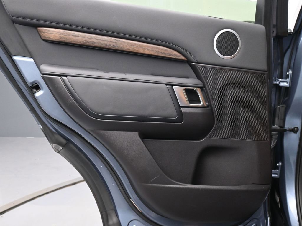 Used 2018 Land Rover Discovery HSE image 20