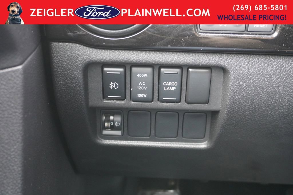 Used 2018 Nissan Titan SL w/ Midnight Edition image 27