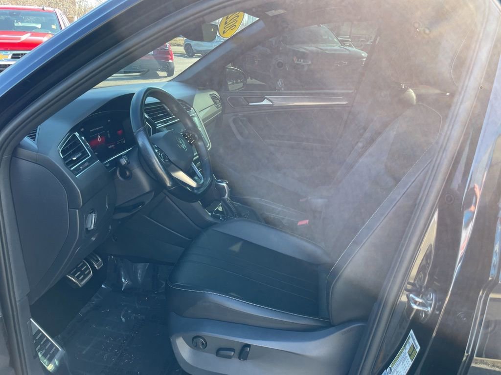 Used 2022 Volkswagen Tiguan SE R-Line image 4