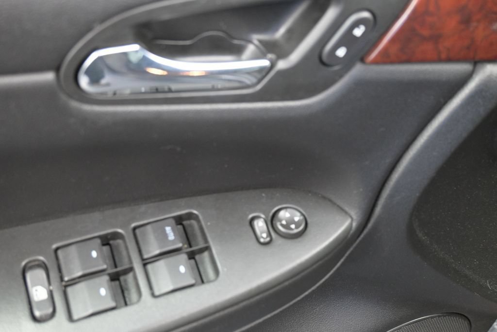 Used 2009 Chevrolet Impala LS FWD image 21