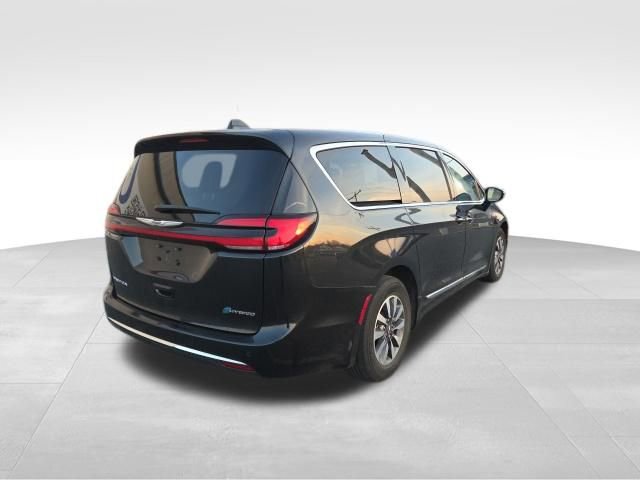 Used 2023 Chrysler Pacifica Limited image 5