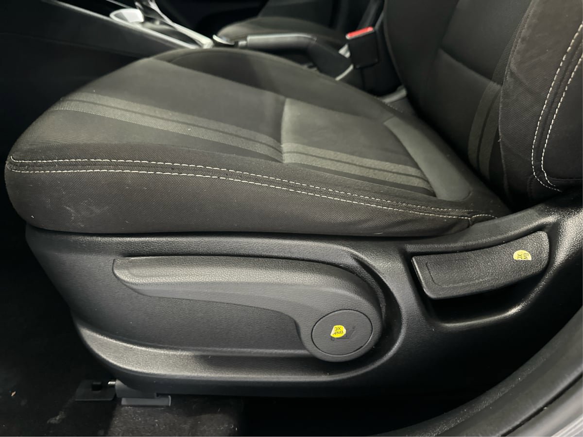 Used 2021 Hyundai Venue SEL FWD image 21
