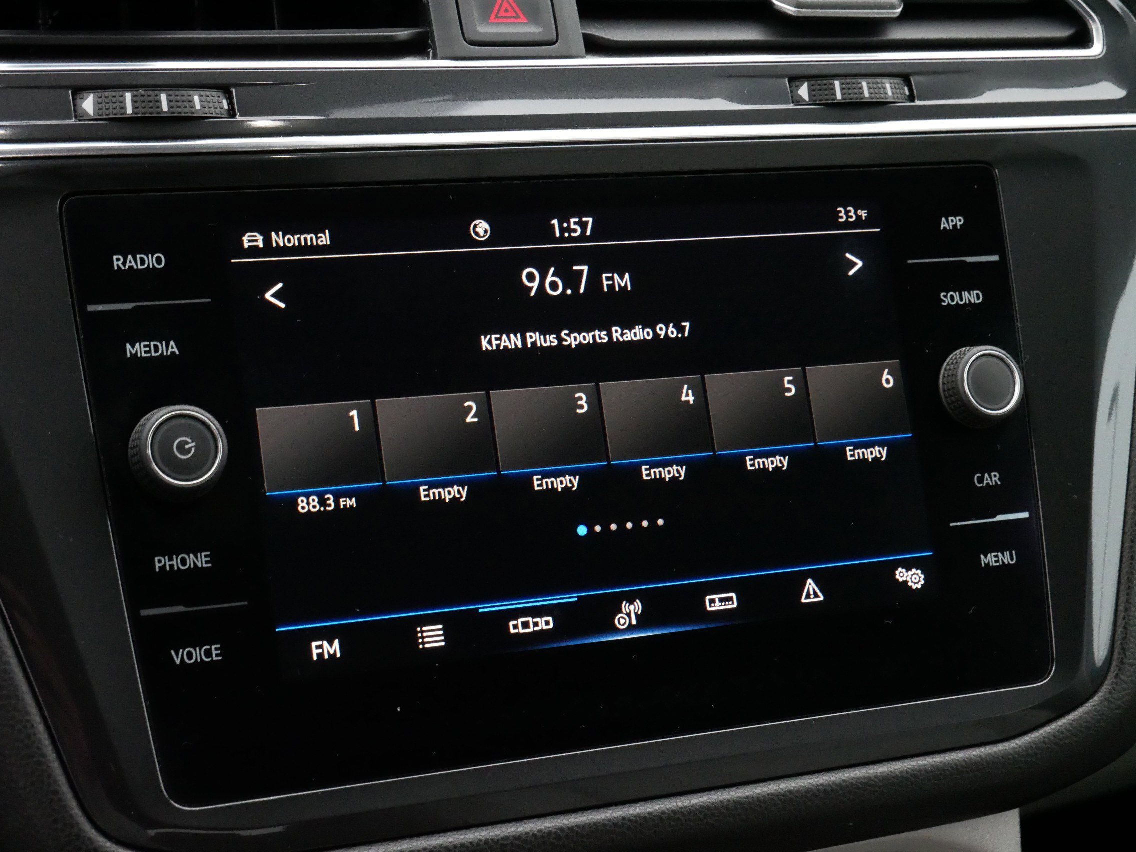 Certified 2022 Volkswagen Tiguan SE image 22