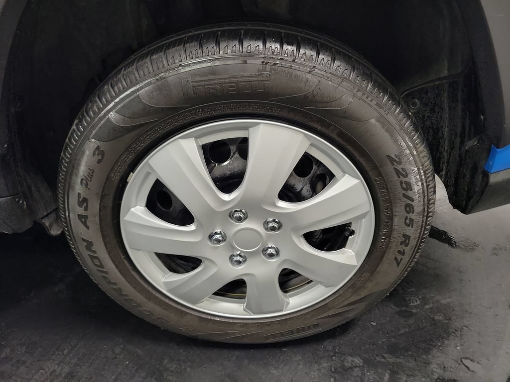 Used 2019 Toyota RAV4 LE FWD image 10