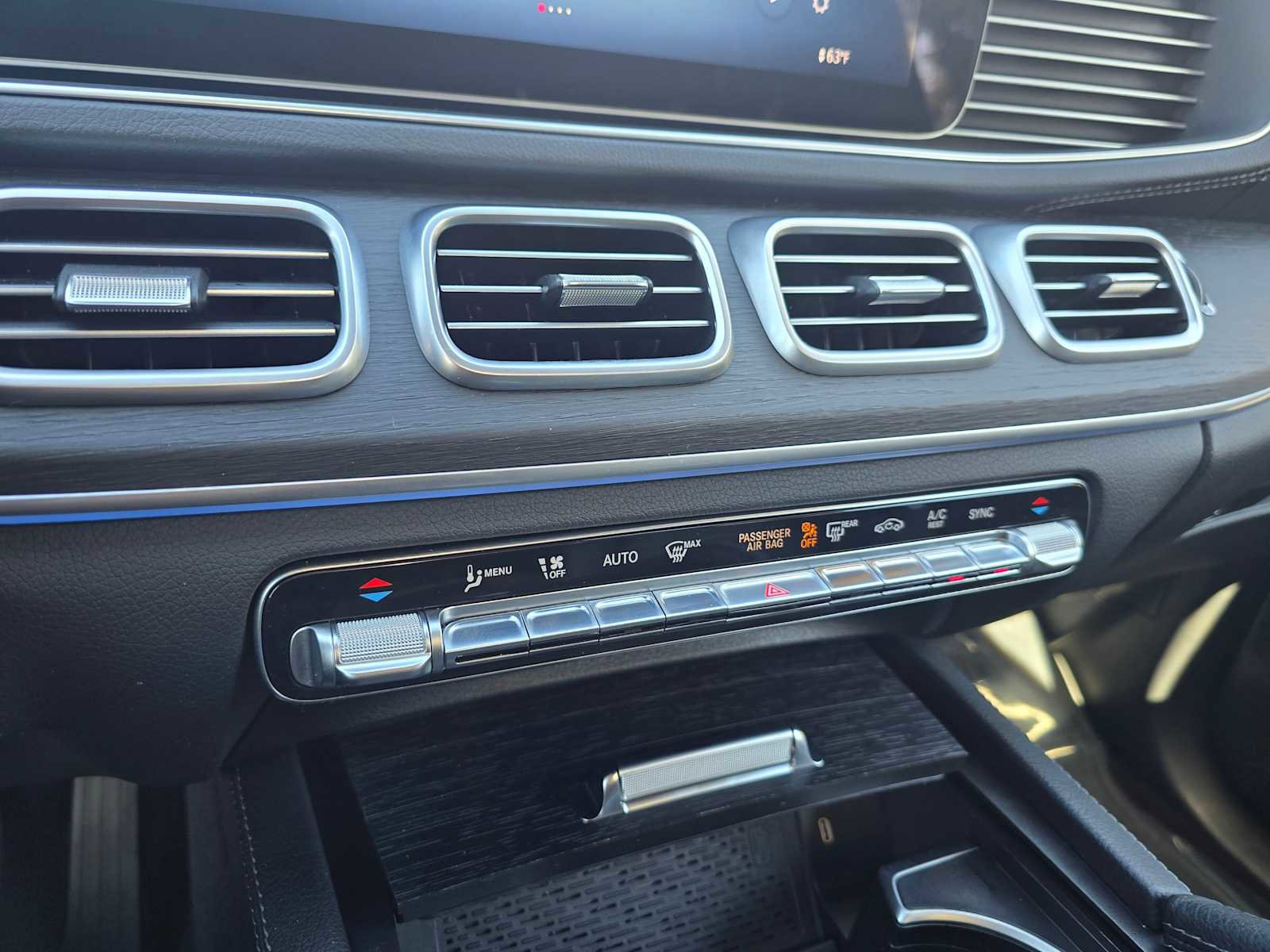 Used 2024 Mercedes-Benz GLS 450 4MATIC image 32