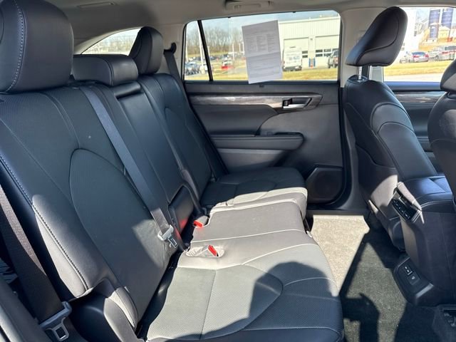 Used 2023 Toyota Highlander Limited image 14
