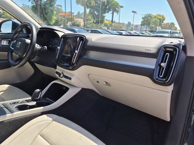 Used 2021 Volvo XC40 T5 Momentum w/ Protection Package Premier AWD/4WD image 14