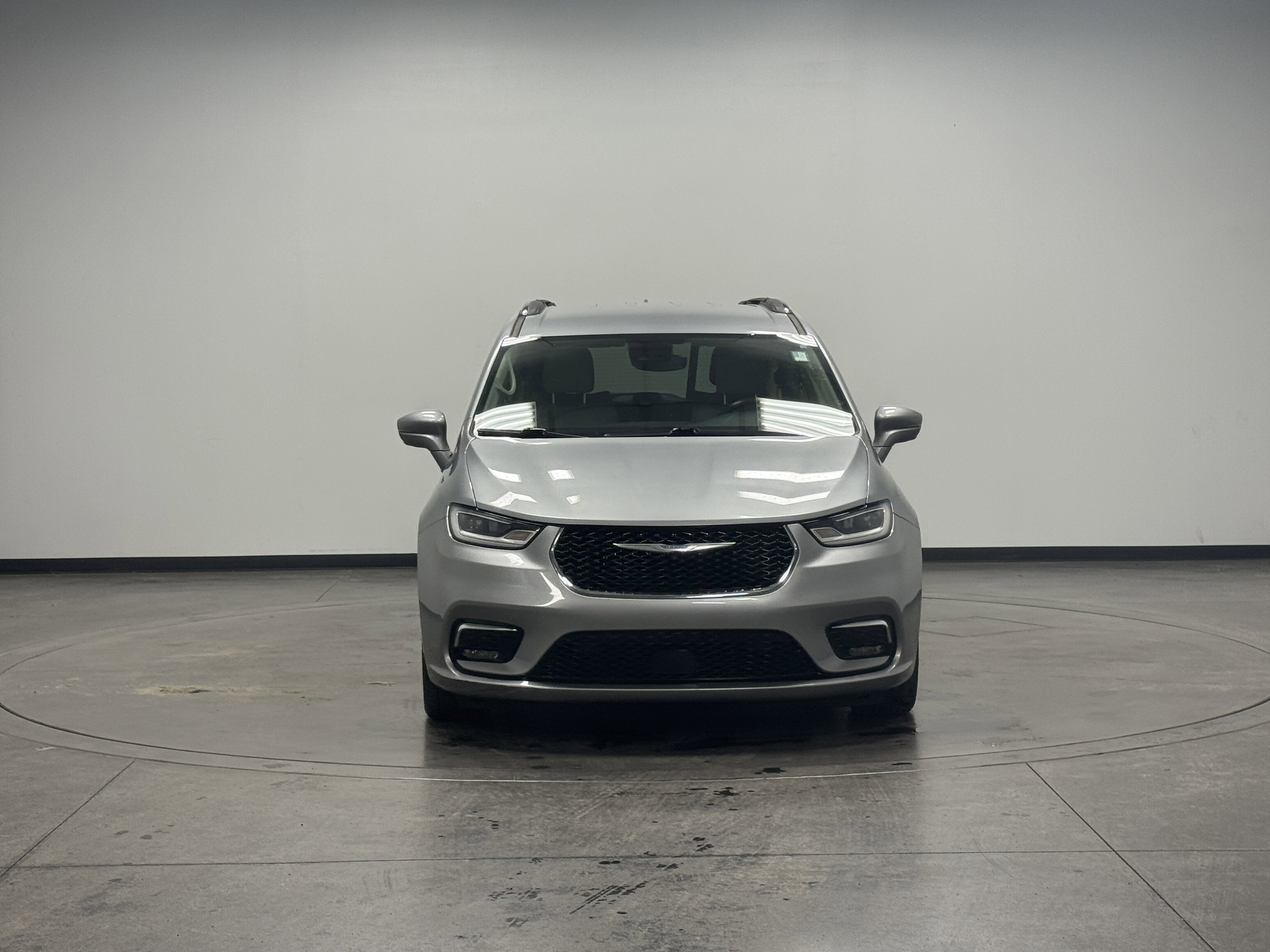 Used 2021 Chrysler Pacifica Touring-L image 3