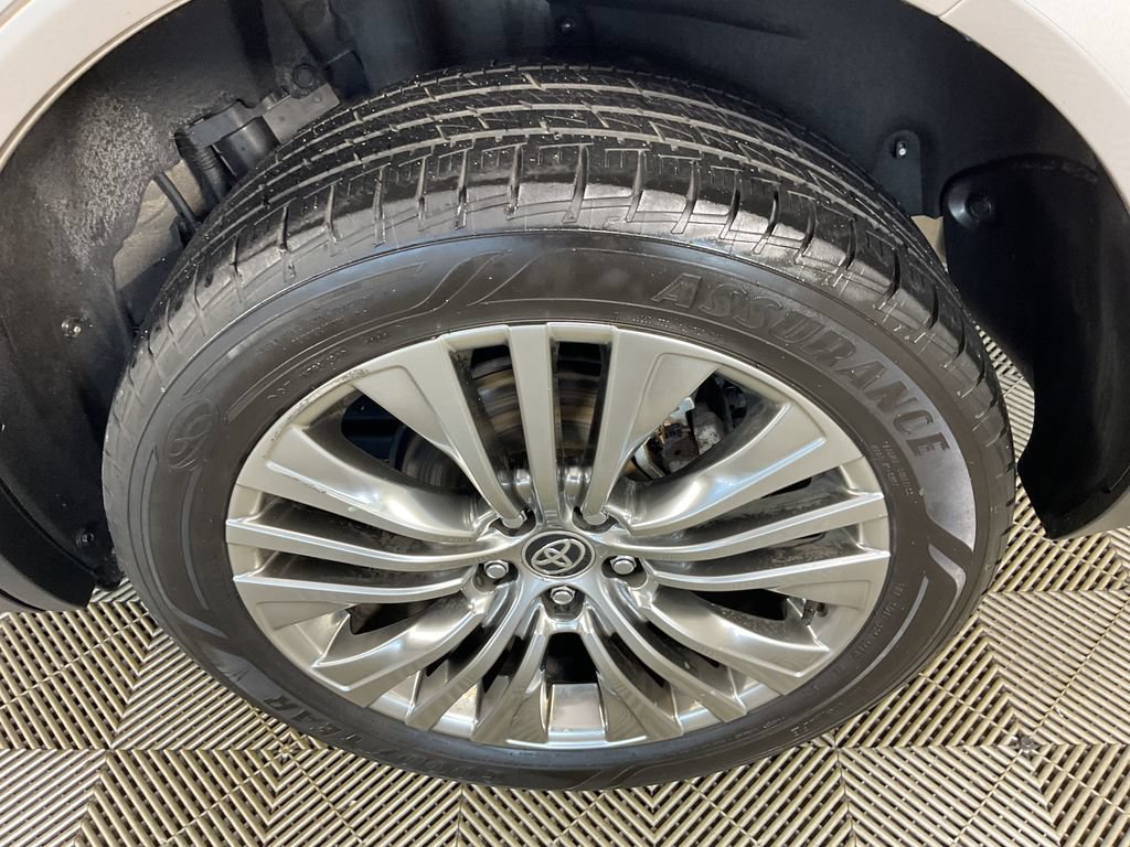 Used 2023 Toyota Venza Limited AWD/4WD image 6