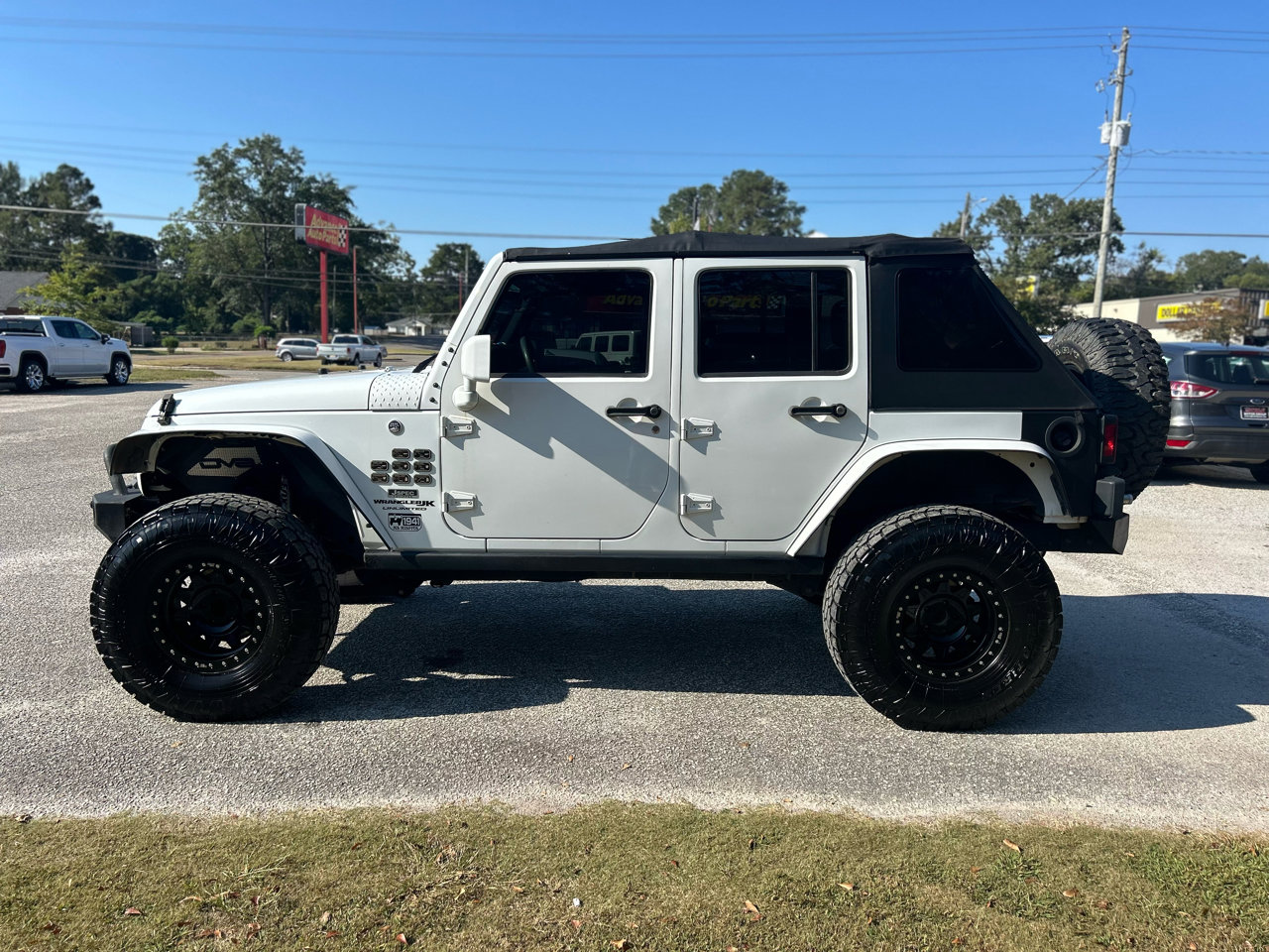 Used 2018 Jeep Wrangler Unlimited Sport image 3