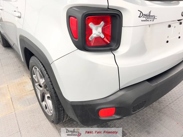 Used 2017 Jeep Renegade Latitude FWD image 14