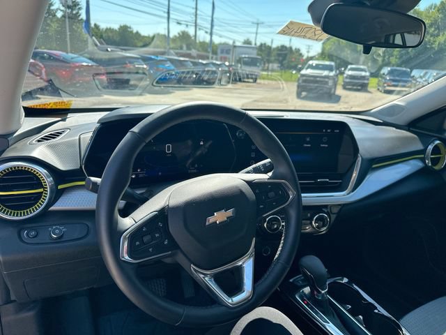 Used 2024 Chevrolet Trax LT w/ Driver Confidence Package FWD image 13