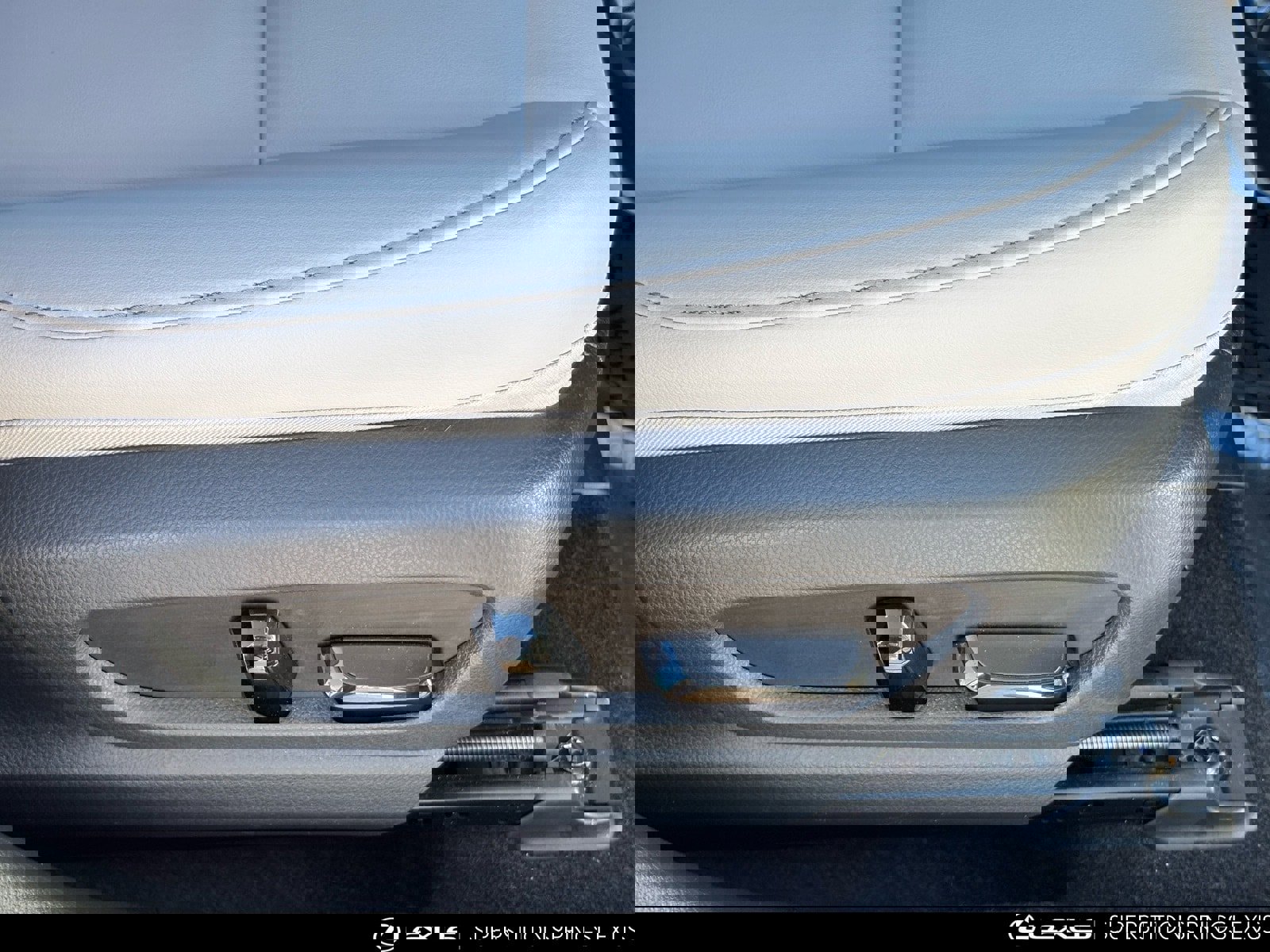 Certified 2024 Lexus UX 250h FWD image 14