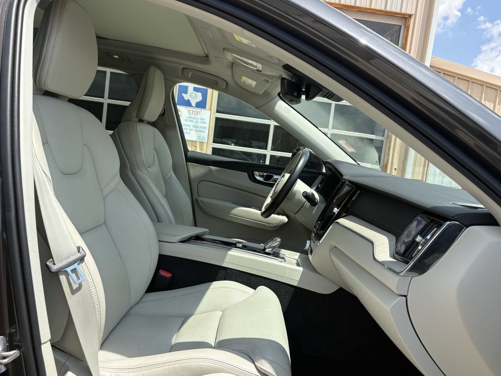 Used 2022 Volvo XC60 B6 Inscription w/ Advanced Package AWD/4WD image 29