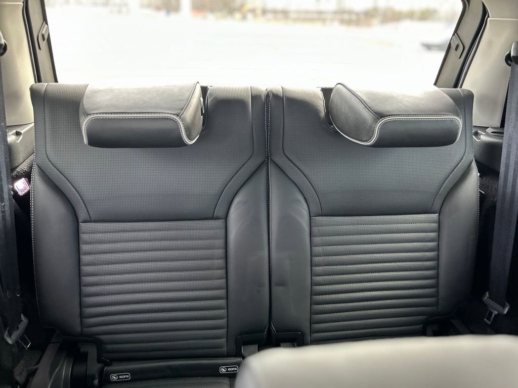 Used 2017 Land Rover Discovery First Edition AWD/4WD image 19