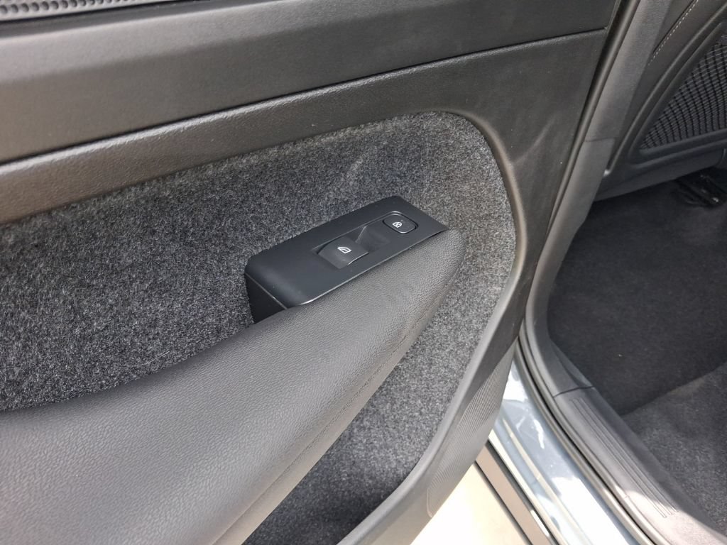 Certified 2023 Volvo XC40 Recharge Core AWD/4WD image 11