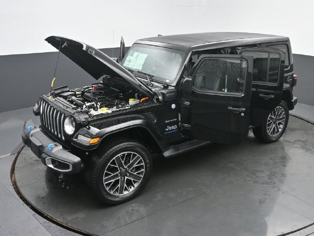 Used 2023 Jeep Wrangler Unlimited Sahara w/ Cold Weather Group AWD/4WD image 63