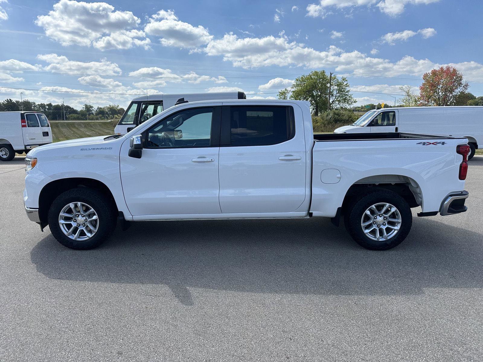 Used 2022 Chevrolet Silverado 1500 LT image 2
