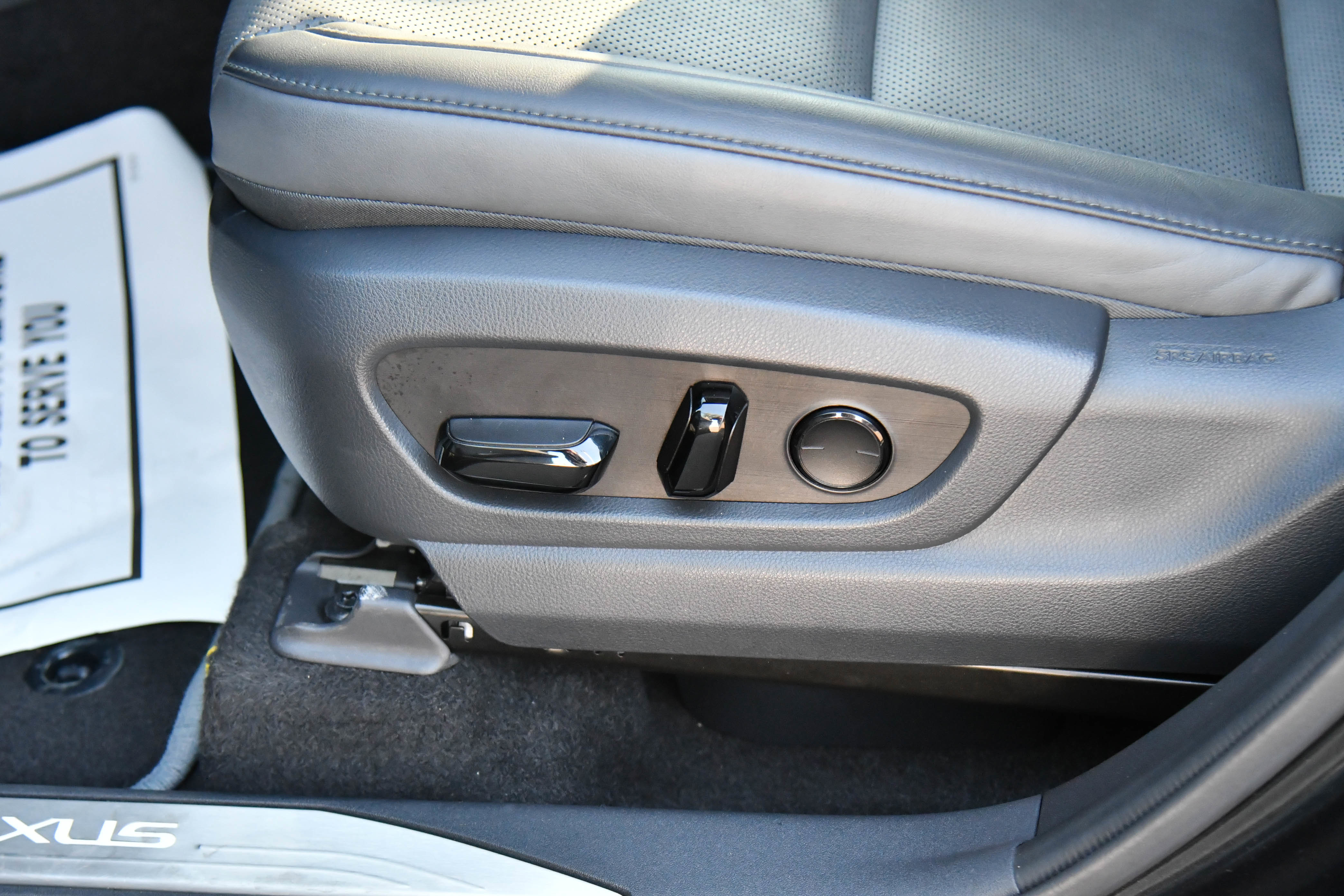 Used 2024 Lexus RZ 300e Premium image 17